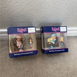 Bratz Holiday Ornament Set with Pink Outfit